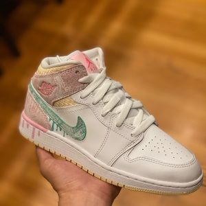 JORDAN 1 MID “PAINT DRIP”